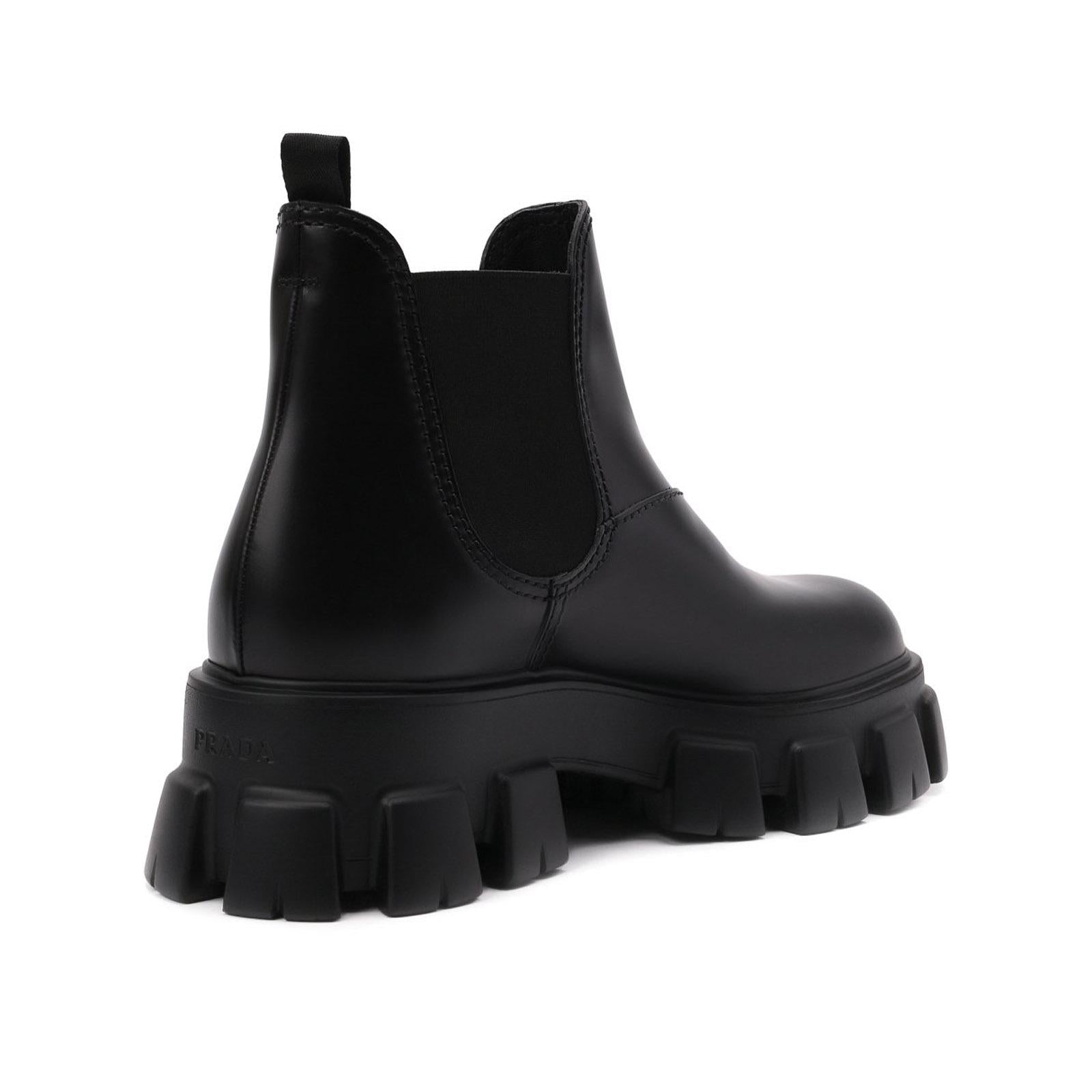 Boots PRADA